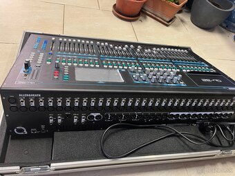 Mix pult Allen & Heath GU32 a DJ konzola Numark NS7 ii - 2