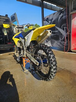 Suzuki 450 rmz pokazená - 2