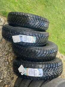 Predám  NOKIAN HAKKAPELIITTA LT3 LT235/85 R16 - 2