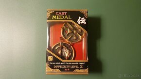 Hlavolam - Hanayama Cast MEDAL - 2