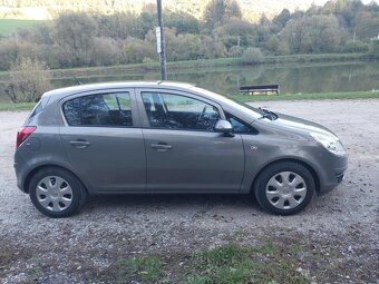 OPEL CORSA 1.2 2011 SK AUTO, 1.MAJITEĽ, LEN 40000 KM - 2