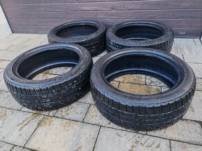 Predam zimné pneu 235/45 R18 - 2