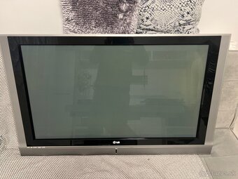 Predám plazmový TV LG 42PC1RR - 2