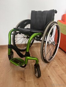 Predam ultralahky sportovy invalidny vozik QUICKIE Helium - 2