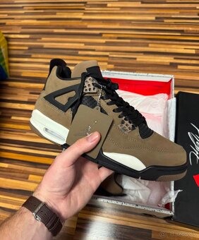 Jordan 4 Travis Scott - 2