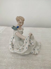 Royal dux žena s vtáčikom porcelánová soška - 2