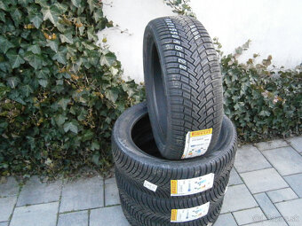 Predám 4x celoročné nové pneu PIRELLI 215/50 R18 92W - 2