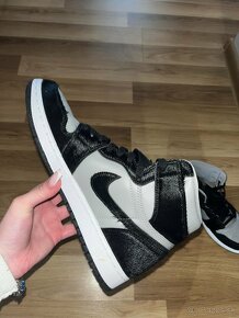 Nike Air Jordan 1 Retro - 2