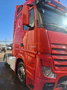 Mercedes Benz Actros - 2