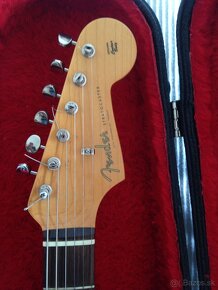 Fender Stratocaster - 2