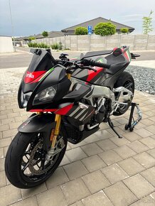 Aprilia Tuono V4 Factory - 2