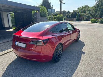 Tesla Model 3 Performance 10/2022 dual motor 534 koní - 2