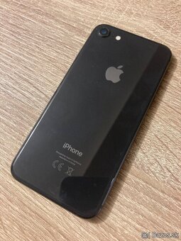 iPhone 8 / 64GB Super stav - 2