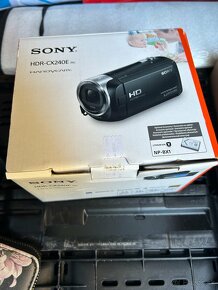 Sony Handycam HDR-CX240e - 2