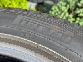 285/40 R22 - 2