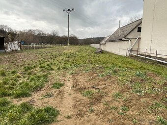 Ponúkam na predaj pozemok s IS, projektom a stav. povolením. - 2