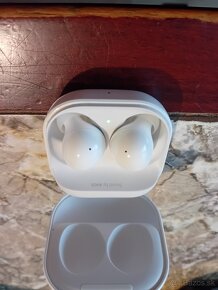 PREDÁM SLÚCHADLÁ ZNAČKY SAMSUNG GALAXY BUDS 2 - 2