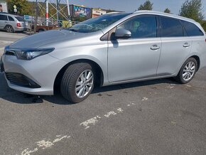 Toyota auris - 2