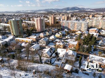 NA PREDAJ | Rodinný dom v širšom centre Trenčína - 2