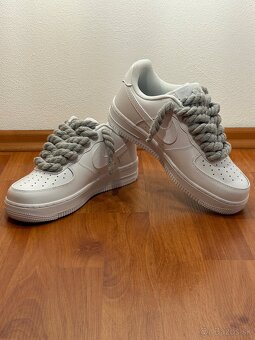 Nike Air Force 1 - Biele s šedými šnúrkami - 2