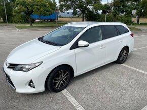 Toyota auris touting sport 2.0 diesel - 2