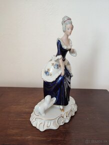 Royal dux žena so psíkom rokoko porcelánová soška - 2