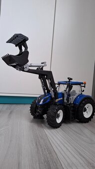 Traktor New Holland s prednou lyžicou Bruder - 2