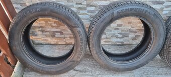 Predám 2xzimné pneumatiky 215/65 r17 Goodyear M+S - 2