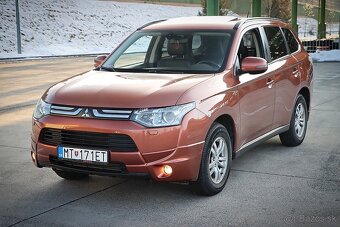 Mitsubishi Outlander - 2