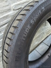 235/55 R19 - 2