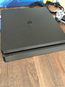 Predám hernú konzolu PLAYSTATION 4 SLIM 500 GB - 2