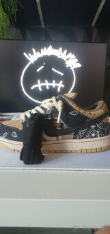 Nike SB Dunk Low x Travis Scot - 2