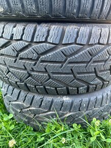 Predam zimne 225/50 R17 pneumatiky - 2