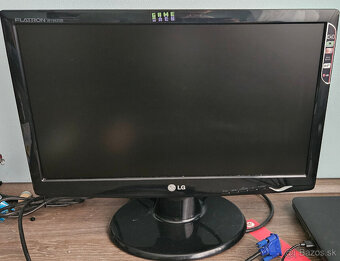 Monitor: 19" LG W1943SB-PF - 2