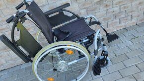 invalidny vozík 43cm pridavne brzdy pre asistenta pas odľahč - 2
