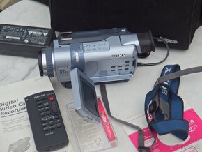 Sony Digital 8 Hi8 & Video8 Videokamera DCR-TRV240E - 2