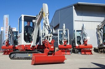 TAKEUCHI TB216 - cca 2 000kg - 2