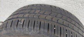 Pneu 235/45 R18 - 2