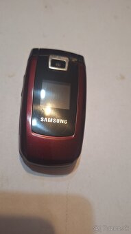 Samsung SGH-Z230 s nabijackou - 2