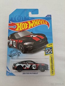 Hot Wheels autíčka - 2