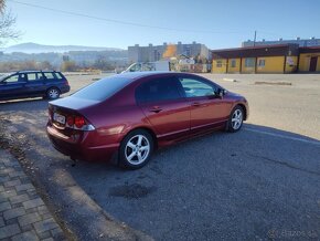 Honda Civic 1.8 i-VTEC 103 kW - 2