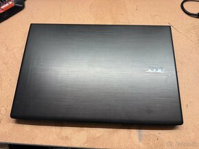 Predám pokazený notebook na náhradné diely zn.Acer E5-575G - 2