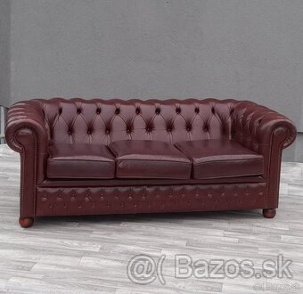 Pohovka Chesterfield . - 2