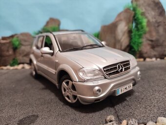 prodám model 1:18 mercedes benz ML55 amg - 2