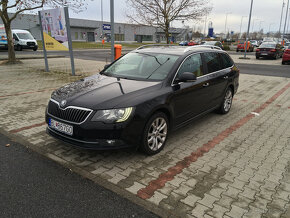 Skoda Superb Combi 2013 2.0 TDI CR 170k Elegance DSG - 2