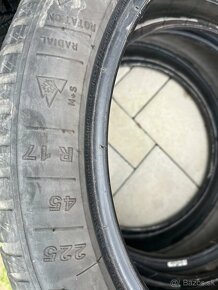 .Celorocne pneu 225/45 R17 - 2