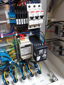 Elektrorozvádzač IP65 s PLC Unitronics V120-22-T2C - 2