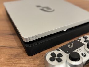 PS4 slim Limitovaná edícia Grand Turismo Silver + 4 hry - 2