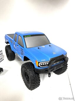 Axial SCX10 III Base Camp 4WD 1:10 RTR modrý + baterie a nab - 2