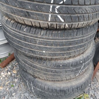 Pneu 225/70R16 - 2